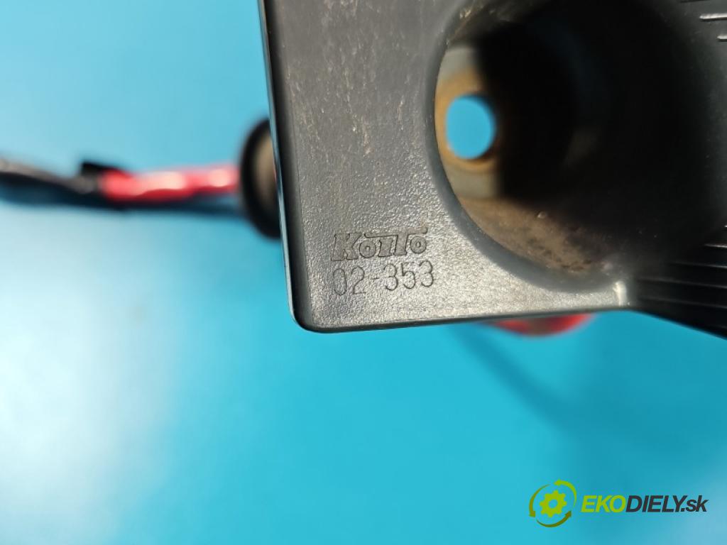 Toyota Auris II 2012-2018 1.6 16V 132 hp manual 97 kW 1598 cm3 5- světlo zadní pravé blatník: