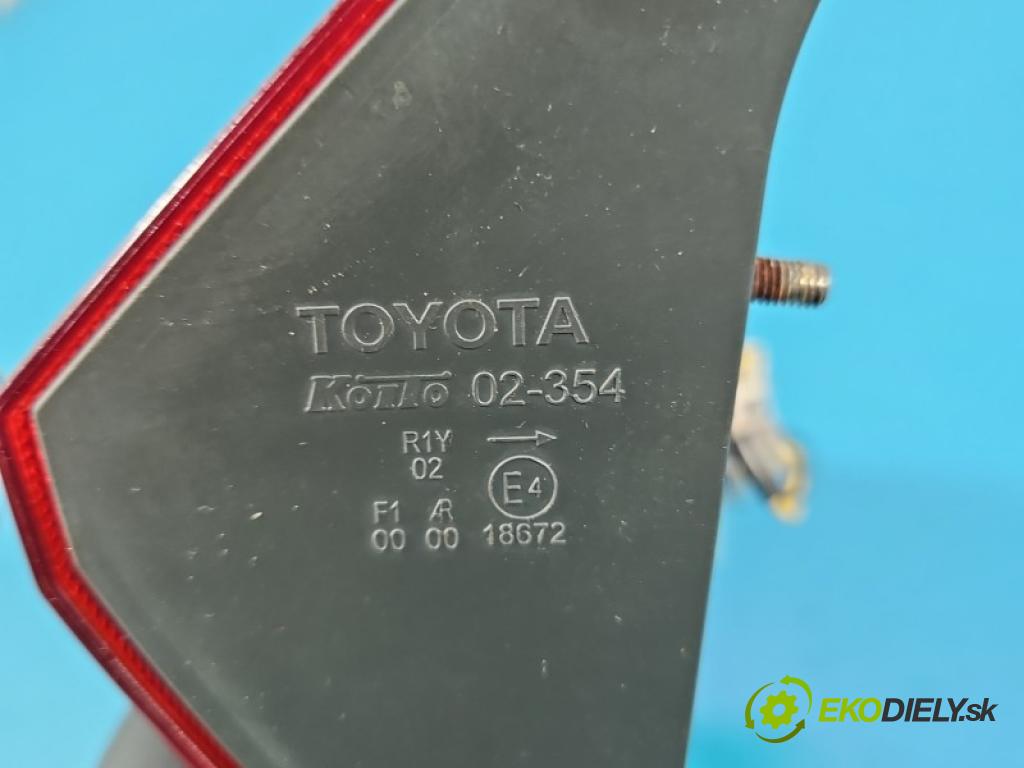 Toyota Auris II 2012-2018 1.6 16V 132  HP manual 97 kW 1598 cm3 5- svetlo / reflektor zadné pravé kufrové dvere