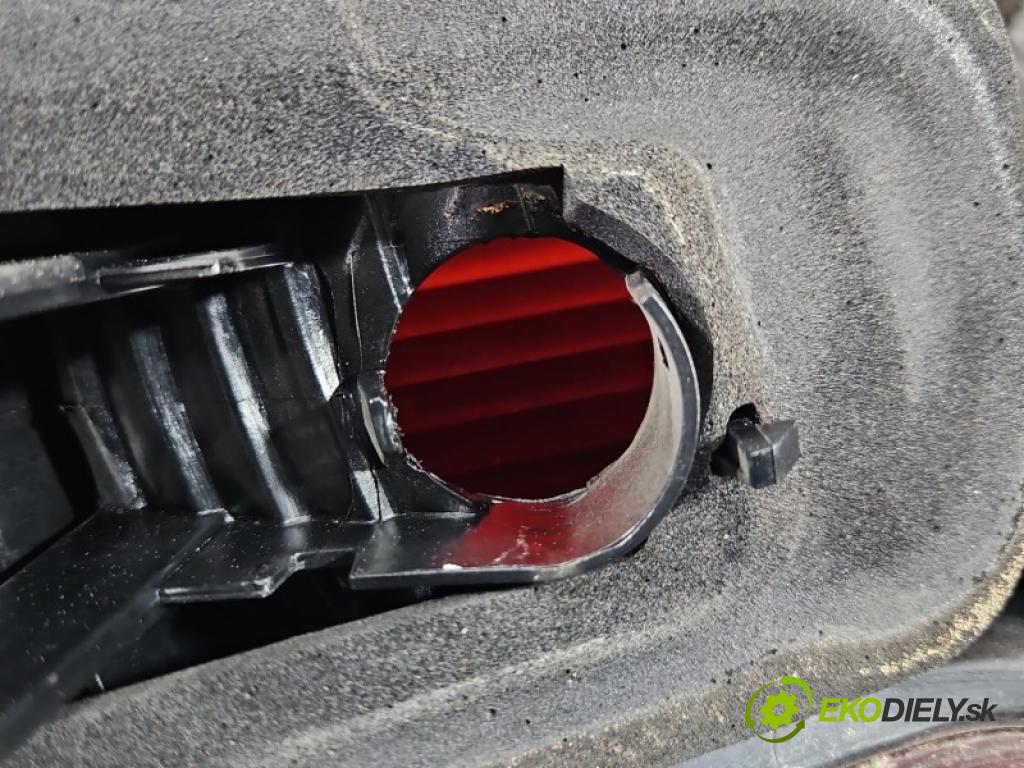 Volvo V50 1.8 16V 125 hp manual 92 kW 1798 cm3 5- světlo zadní pravé blatník: 30698921
