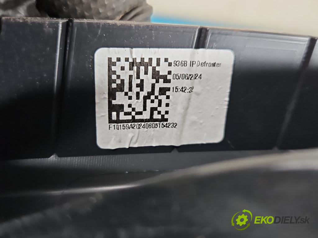 Toyota Yaris IV 2020- 1.5 12V 125 HP manual 92 kW 1490 cm3 5- kryt plast 2803078X