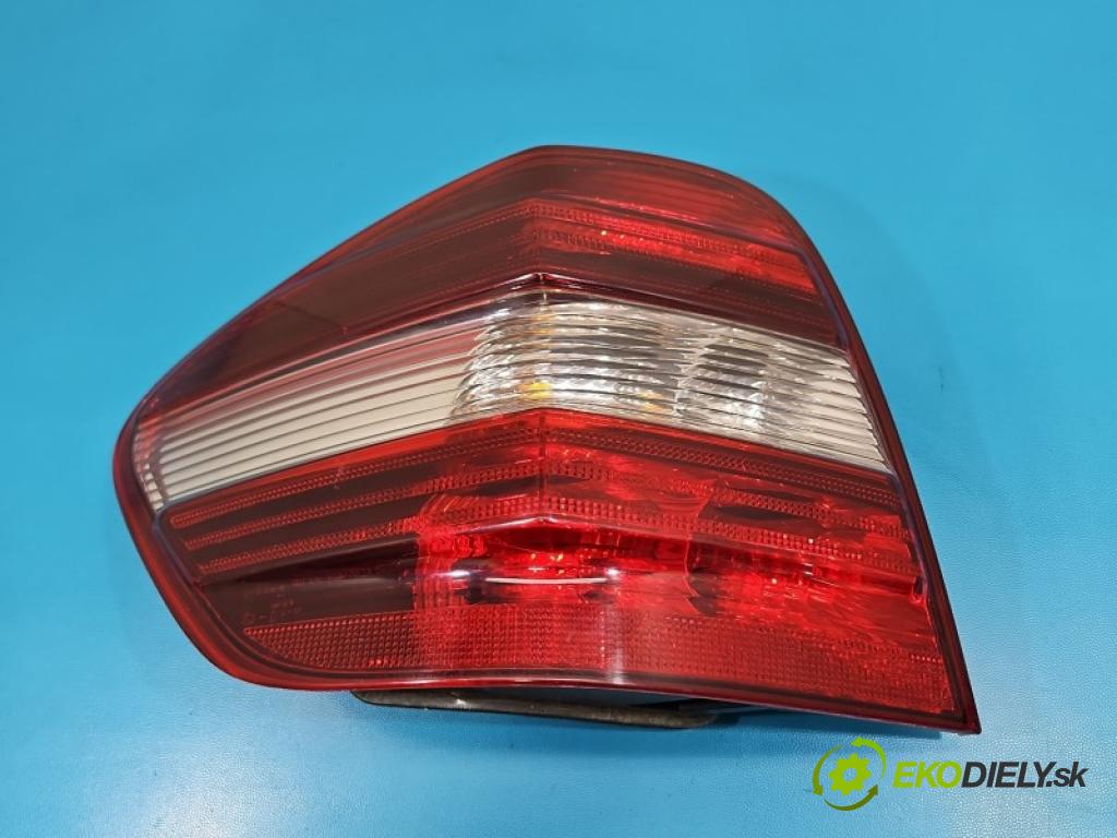 Mercedes ML W164 2005-2011 4.0 CDI 306KM automatic 225 kW 3996 cm3 5- světlo zadní levé blatník: 