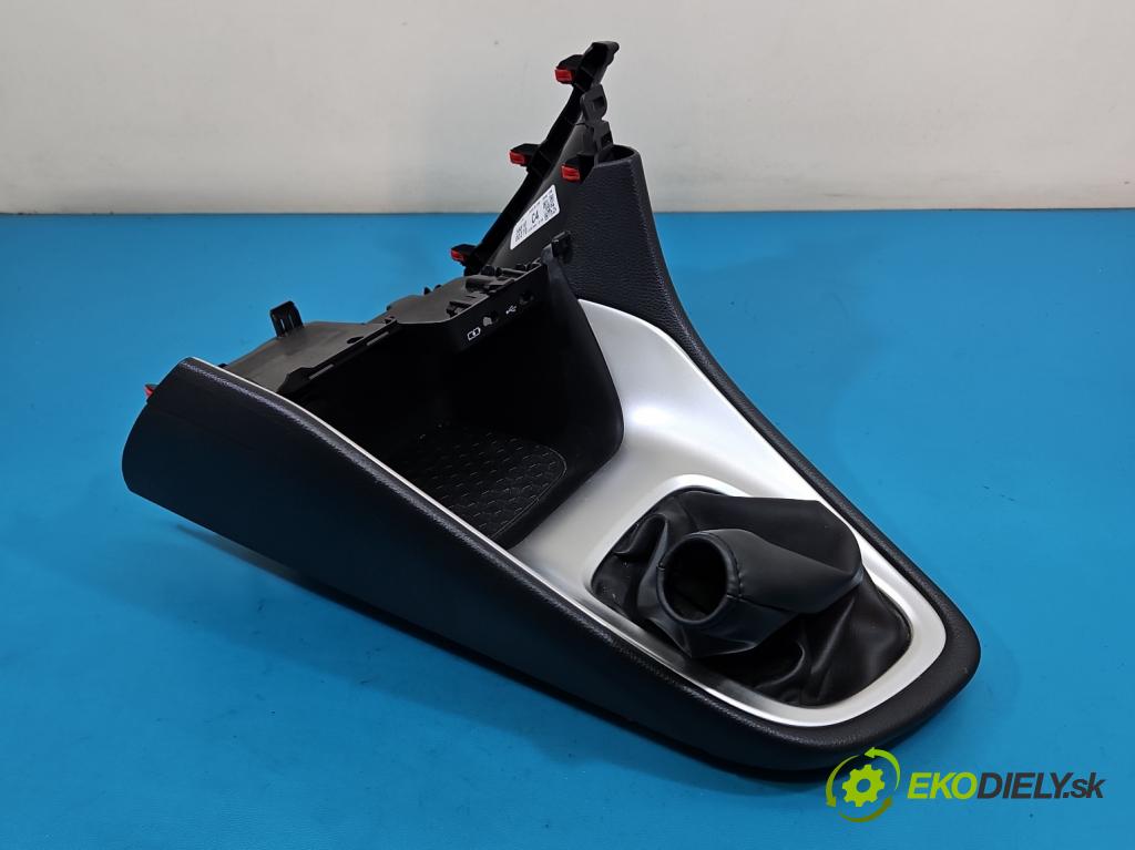 Toyota Yaris IV 2020- 1.5 12V 125 HP manual 92 kW 1490 cm3 5- kryt plast 58811-0D180