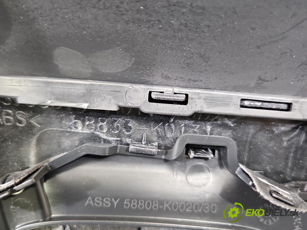 Toyota Yaris IV 2020- 1.5 12V 125 HP manual 92 kW 1490 cm3 5- kryt plast 58811-0D180