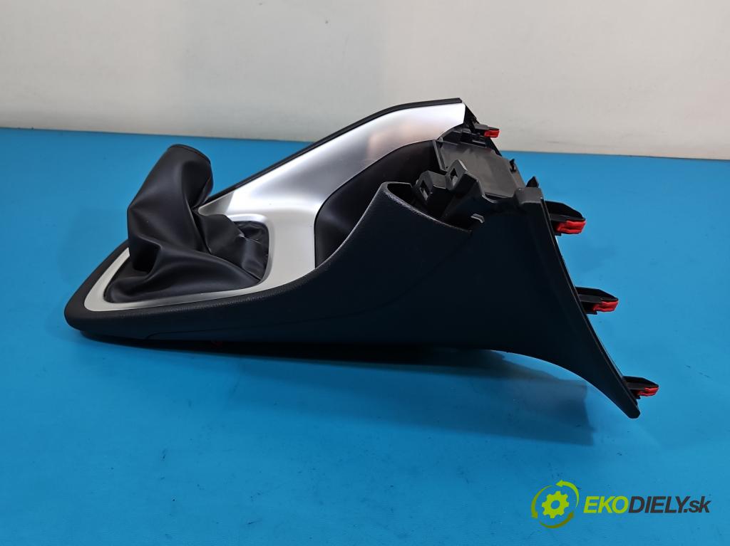 Toyota Yaris IV 2020- 1.5 12V 125 HP manual 92 kW 1490 cm3 5- kryt plast 58811-0D180