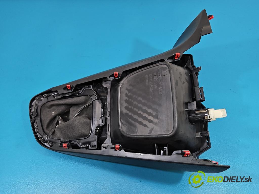 Toyota Yaris IV 2020- 1.5 12V 125 HP manual 92 kW 1490 cm3 5- kryt plast 58811-0D180