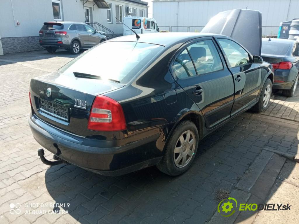 Skoda Octavia II 2004-2013 1.6 8V 102 hp manual 75 kW 1595 cm3 5- světlo zadní levé blatník: 1Z5945095A