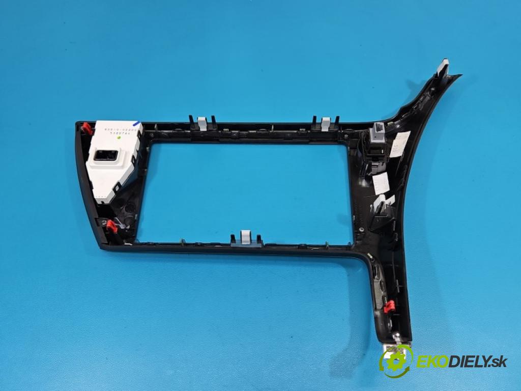 Toyota Auris II 2012-2018 1.6 16V 132  HP manual 97 kW 1598 cm3 5- Rám: rádio: 83910-02200