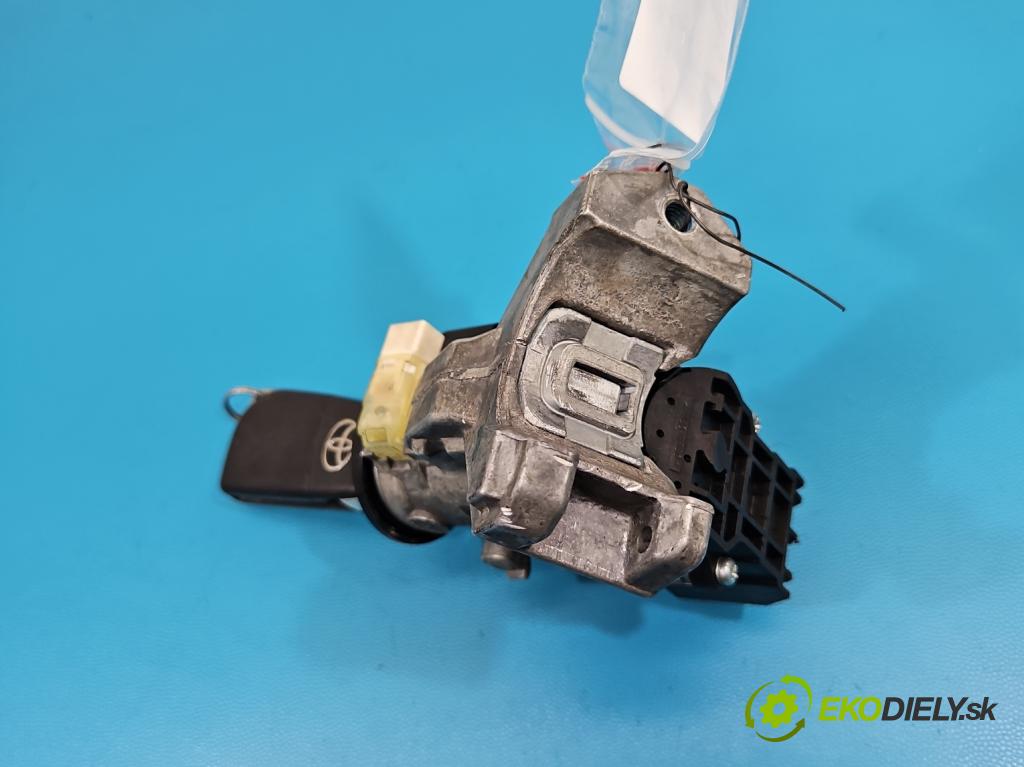 Toyota Auris II 2012-2018 1.6 16V 132  HP manual 97 kW 1598 cm3 5- Spínačka 89782-02010 (Spínacia skrinka)