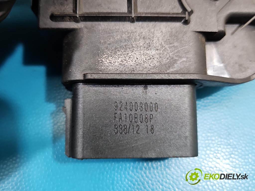 Volvo XC60 I 2008-2017 2.0d 163 HP manual 120 kW 1984 cm3 5- zámok predné pravý 30799302