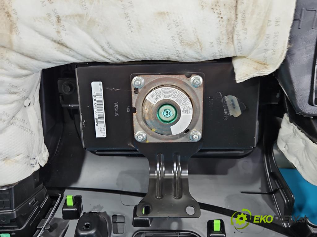 Hyundai I30 II 2012-2016 1.4 16V G4FA 99 hp manual 73 kW 1396 cm3 5- kokpit,přistrojova deska