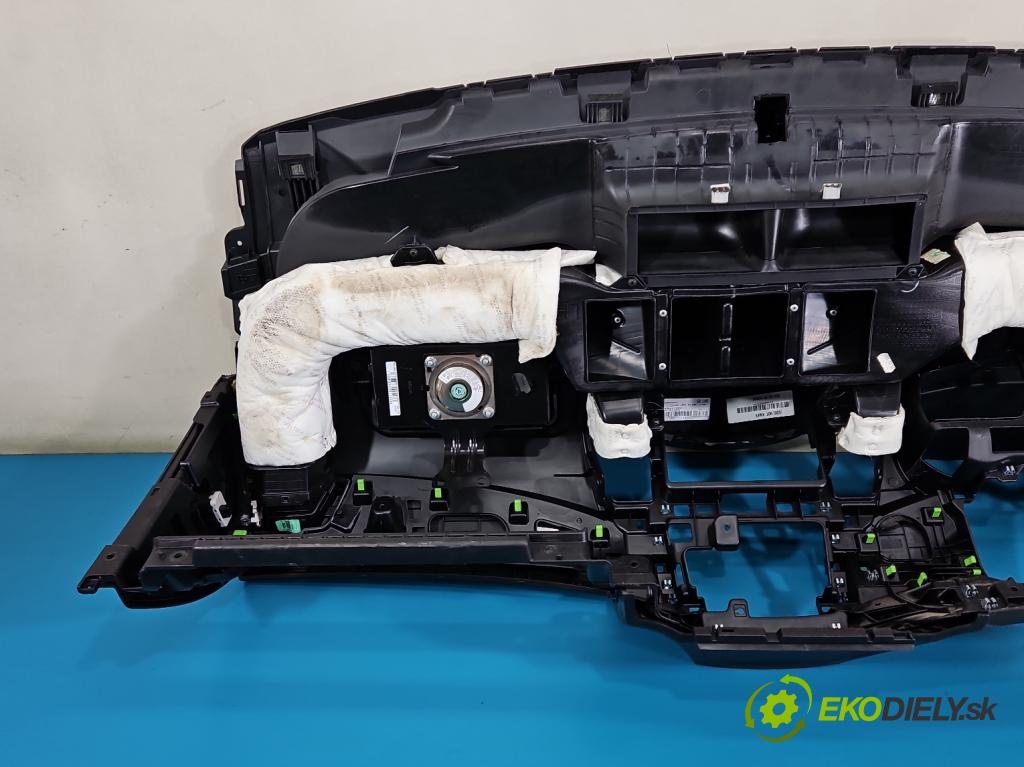 Hyundai I30 II 2012-2016 1.4 16V G4FA 99 hp manual 73 kW 1396 cm3 5- kokpit,přistrojova deska