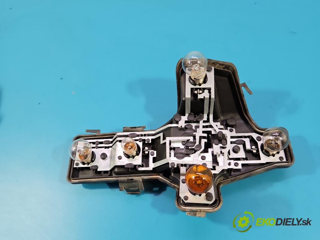 Vw Touran I 2003-2015 1.9 tdi 101 HP manual 74 kW 1896 cm3 5- svetlo / reflektor zadné pravé blatník