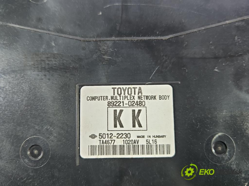 Toyota Auris II 2012-2018 1.6 16V 132 hp manual 97 kW 1598 cm3 5- skříňka pojistková 89221-02480 (Pojistková skříňka)