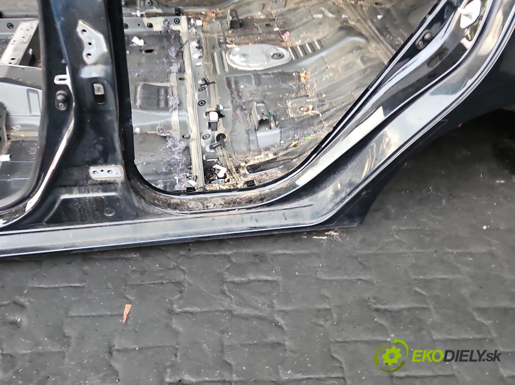 Toyota Auris II 2012-2018 1.6 16V 132 hp manual 97 kW 1598 cm3 5- práh levý  (Karoserie ostatní)
