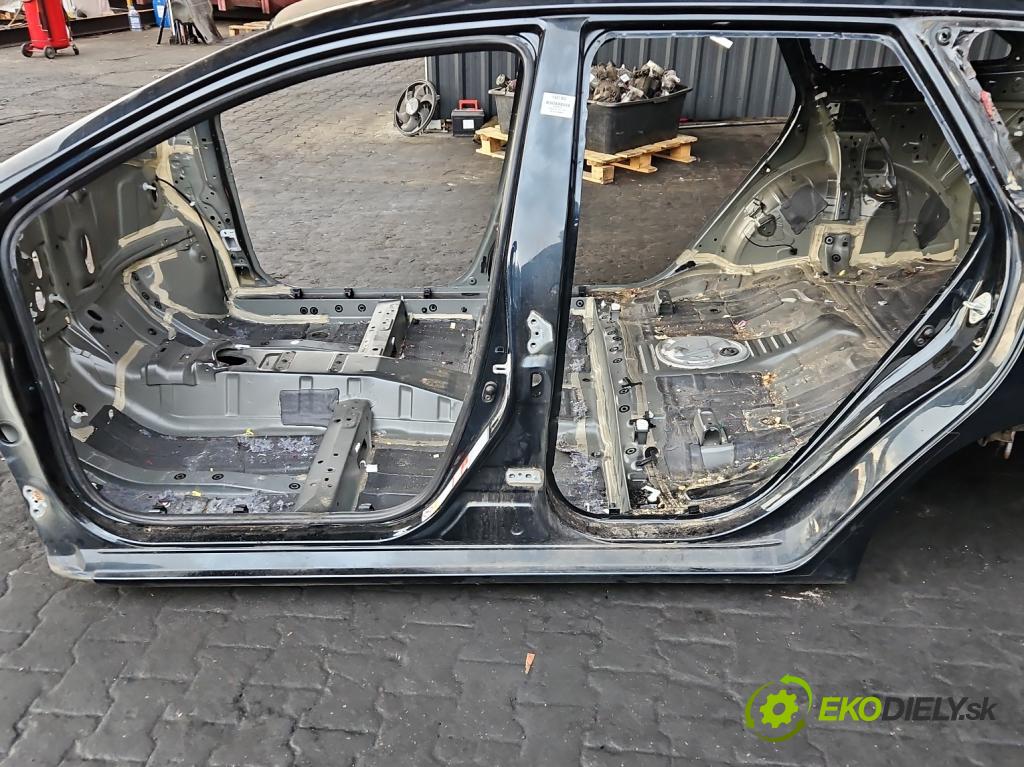 Toyota Auris II 2012-2018 1.6 16V 132 hp manual 97 kW 1598 cm3 5- práh levý  (Karoserie ostatní)