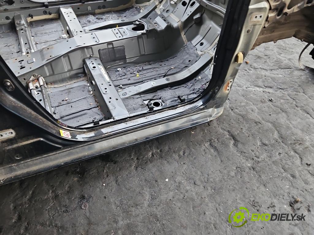 Toyota Auris II 2012-2018 1.6 16V 132 hp manual 97 kW 1598 cm3 5- práh pravý  (Karoserie ostatní)