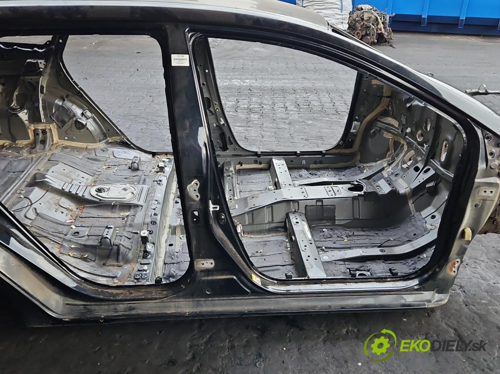 Toyota Auris II 2012-2018 1.6 16V 132 hp manual 97 kW 1598 cm3 5- práh pravý  (Karoserie ostatní)