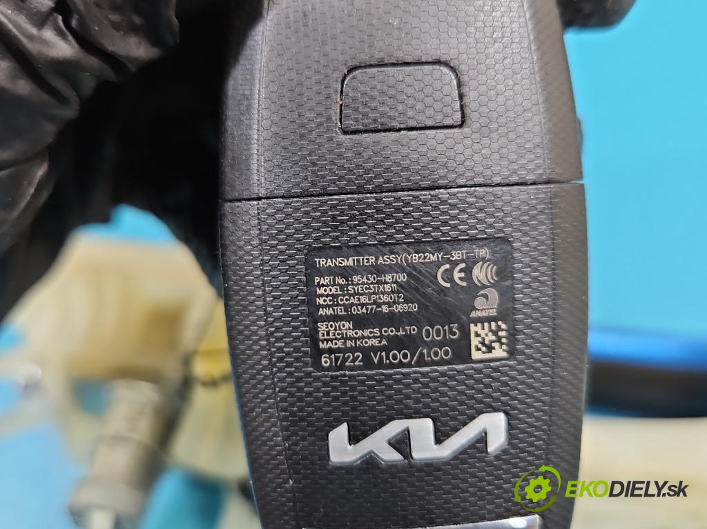 Kia Stonic 2017- 1.2 16V CVVT 84KM manual 61.8 kW 1197 cm3 5- klika přední levé  (Vnější přední levá klika dveří)