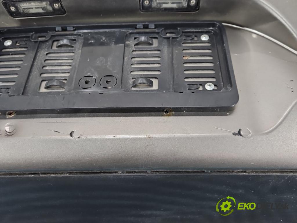 Vw Passat CC 2008-2016 2.0 TSI 200 HP automatic 147 kW 1984 cm3 4- nárazník zadné 3C8807421A (Kľučka dverí ostatné)
