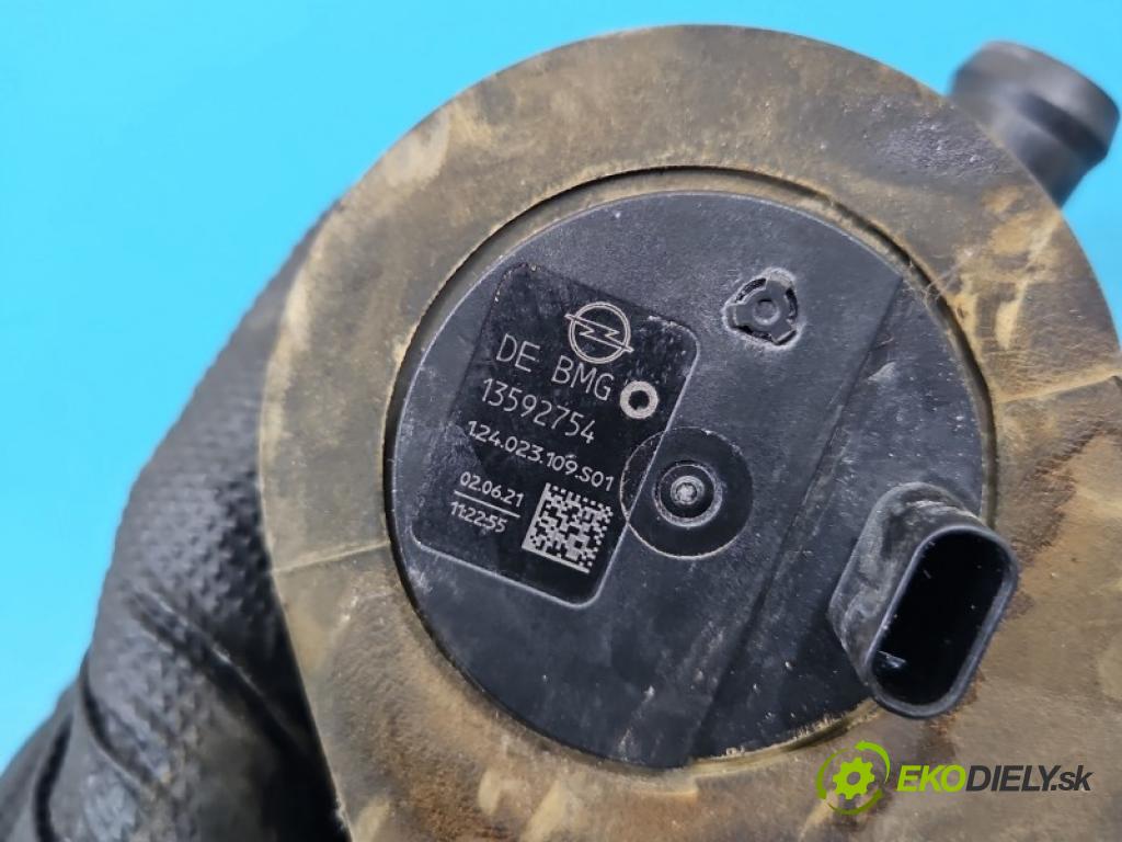 Opel Astra V  2015-2022 1.2 12V 131 hp manual 96 kW 1199 cm3 5- čerpadlo oběh: vody 13592754
