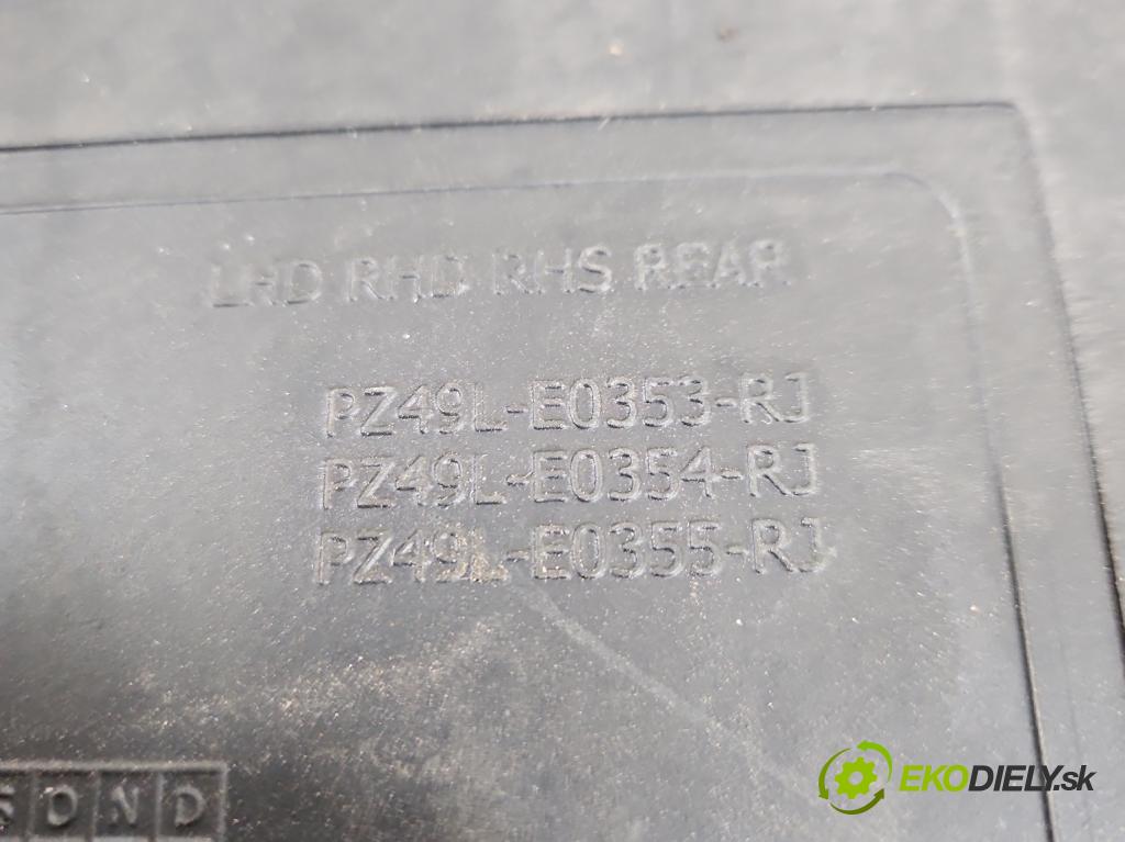 Toyota Auris II 2012-2018 1.6 16V 132 HP manual 97 kW 1598 cm3 5- Koberce: