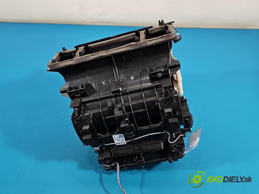 Toyota Auris II 2012-2018 1.6 16V 132 hp manual 97 kW 1598 cm3 5- radiátor 87050-05720 (Radiátor topení)