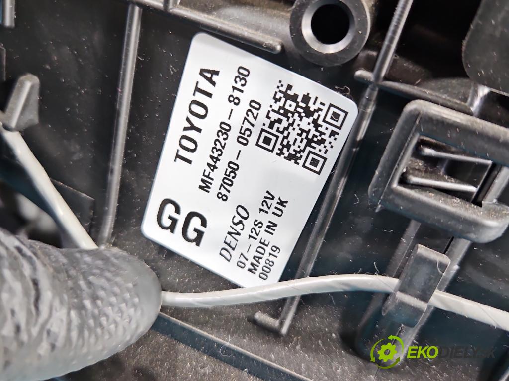 Toyota Auris II 2012-2018 1.6 16V 132 hp manual 97 kW 1598 cm3 5- radiátor 87050-05720 (Radiátor topení)