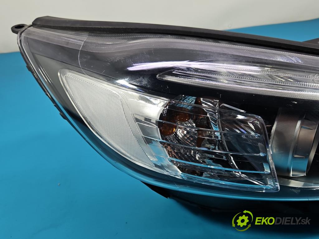 Kia Sorento III 2014-2020 2.0 crdi 185 HP automatic 136 kW 1995 cm3 5- Reflektor: pravý 92102-C5200 (Svetlo predné pravé)