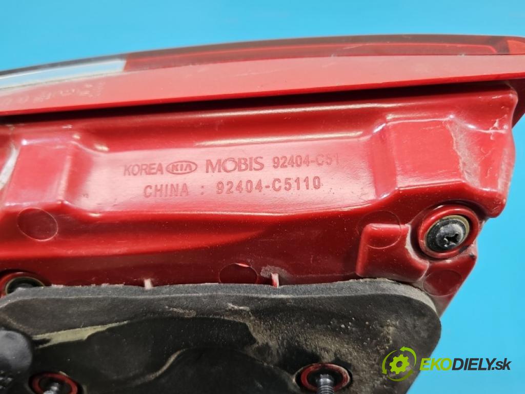 Kia Sorento III 2014-2020 2.0 crdi 185 HP automatic 136 kW 1995 cm3 5- svetlo / reflektor zadné pravé kufrové dvere 92404-C5110