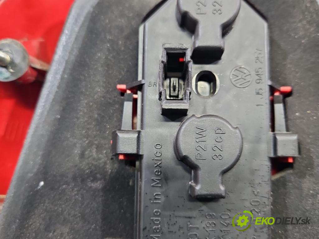 Vw Bora 1.6b 101 hp manual 74 kW 1595 cm3 4- světlo zadní pravé blatník: