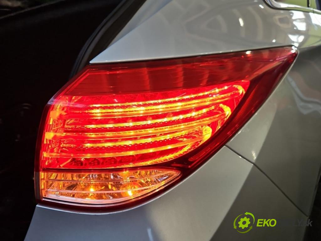 Hyundai I40 1.6 GDI G4FD 135 hp manual 99 kW 1599 cm3 5- světlo zadní pravé blatník: 92402-3Z000