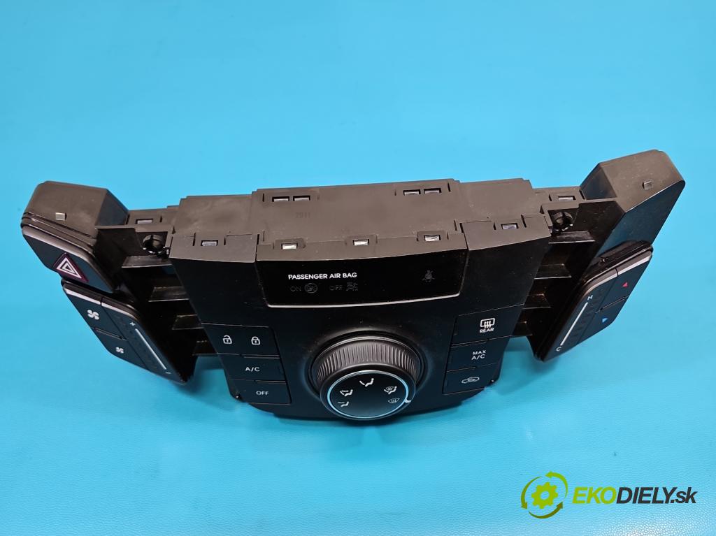Hyundai I40 1.6 GDI G4FD 135 hp manual 99 kW 1599 cm3 5- palubní deska panel topení 97250-3ZMB0