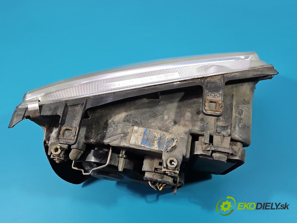 Vw Bora 1.6b 101 hp manual 74 kW 1595 cm3 4- světlo levý  (Klika dveří ostatní)