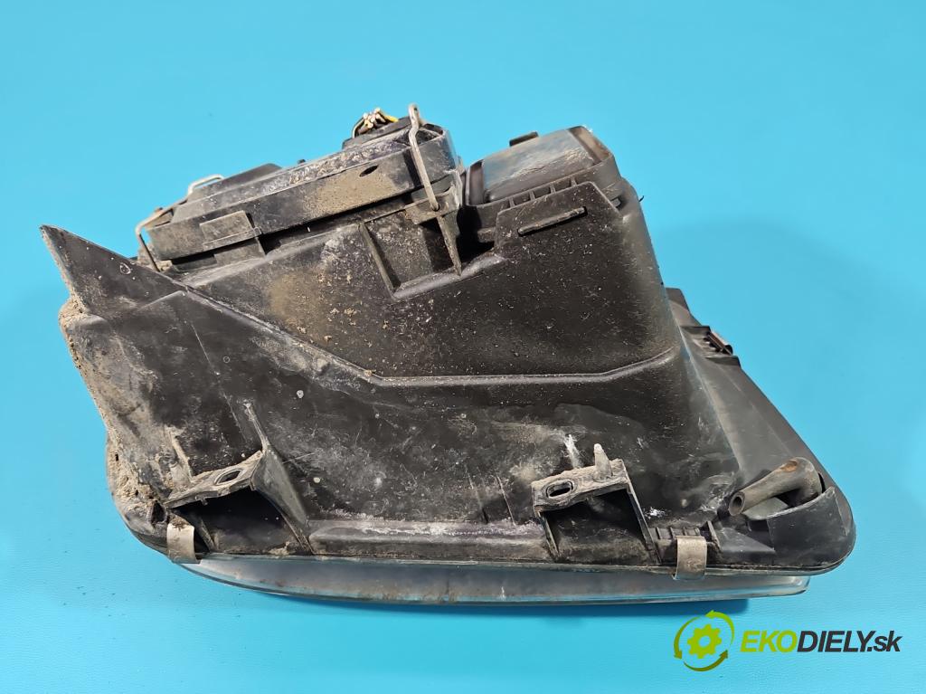 Vw Bora 1.6b 101 hp manual 74 kW 1595 cm3 4- světlo levý  (Klika dveří ostatní)