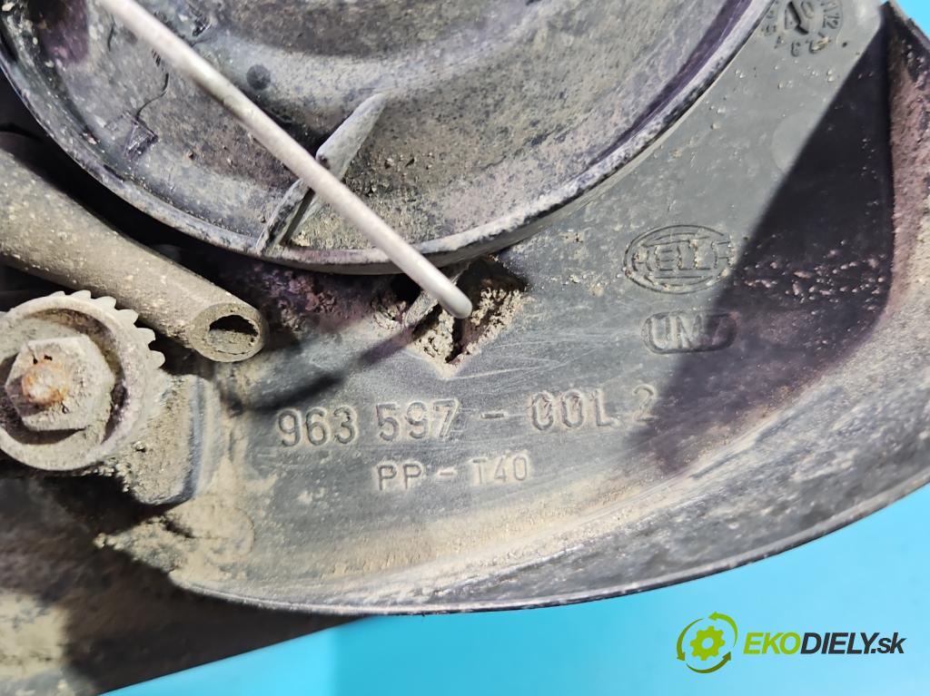 Vw Bora 1.6b 101 hp manual 74 kW 1595 cm3 4- světlo levý  (Klika dveří ostatní)