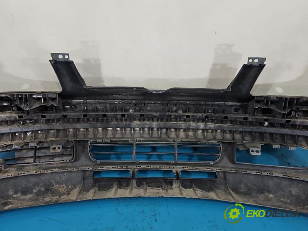 Vw Bora 1.6b 101 hp manual 74 kW 1595 cm3 4- nárazník přední  (Klika dveří ostatní)