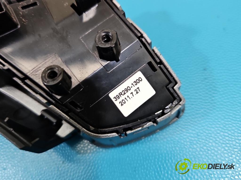 Hyundai I40 1.6 GDI G4FD 135 hp manual 99 kW 1599 cm3 5- Přepínač multifunkční: řízení: 39R296-1200 (Páčky pod volantem)
