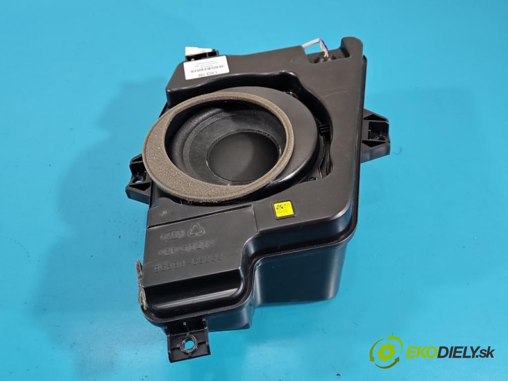 Kia Sorento III 2014-2020 2.0 crdi 185 HP automatic 136 kW 1995 cm3 5- Subwoofer: 96380-C6000 (Audio zariadenie)