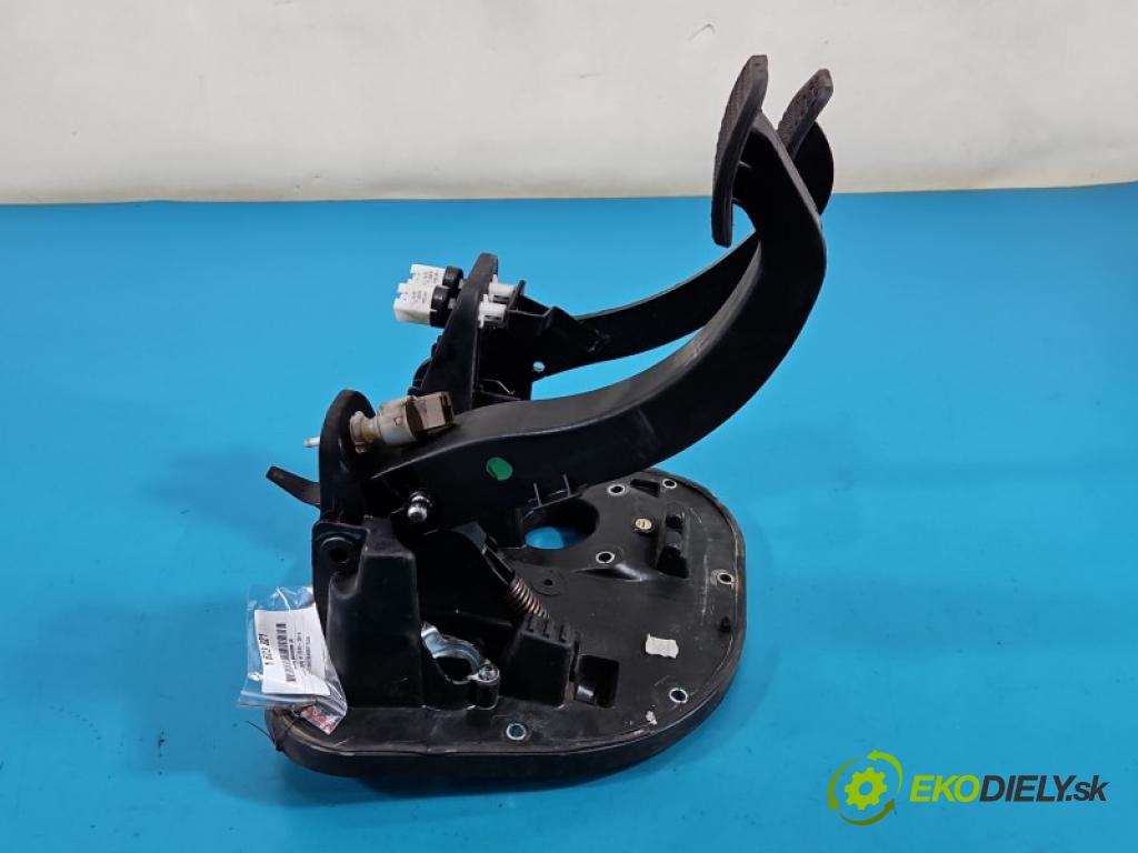 Iveco Daily IV 2006-2014 3.0 HPI 170 HP manual 125 kW 2998 cm3 5- pedále ostatné 5801259319