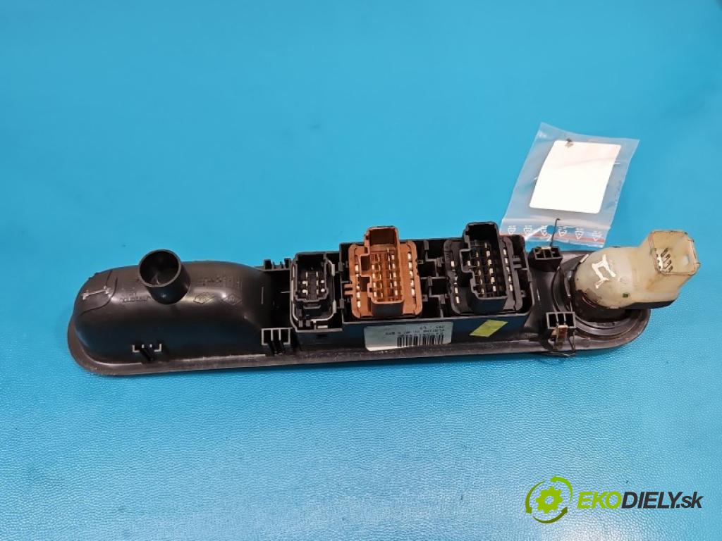 Renault Espace IV 2003-2014 2.2 dci 150 HP manual 110 kW 2188 cm3 5- prepínač okien spätných zrkadiel 8200519356