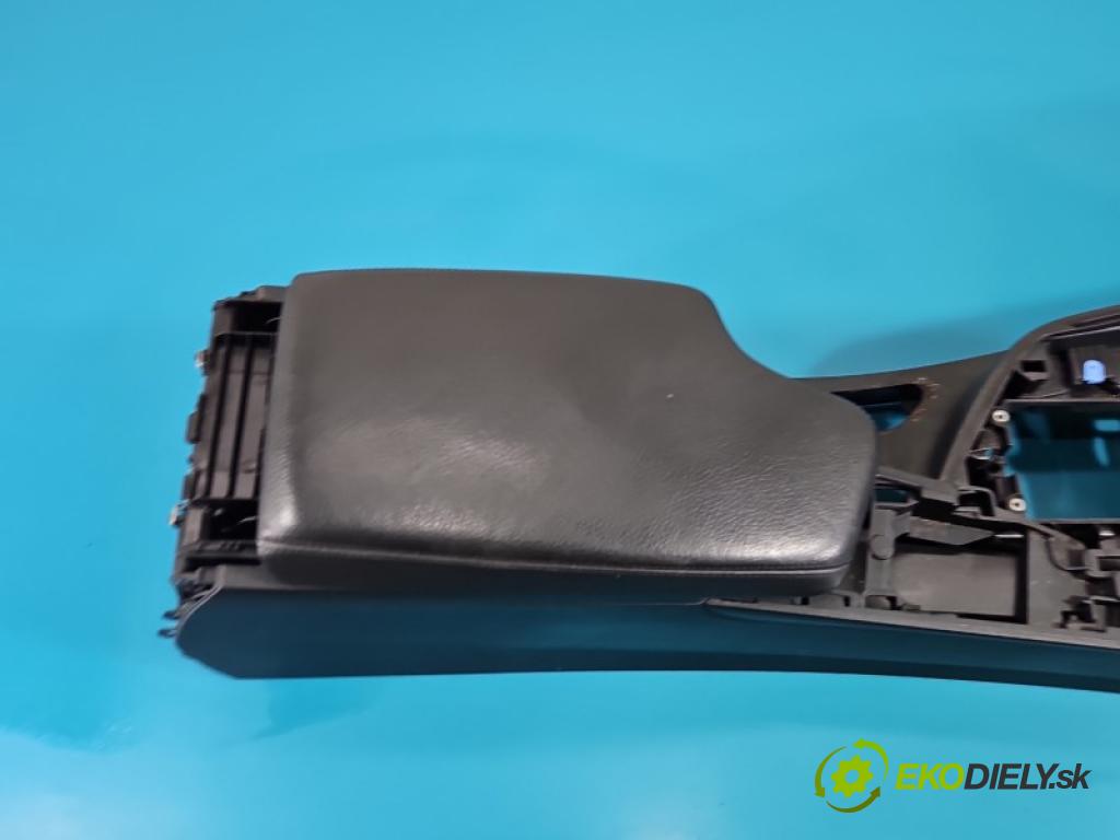 Bmw 4 F32/F33/F36 2013-2020 2.0 T 245KM automatic 180 kW 1997 cm3 4- operadlo 38401931 (Lakťová opierka)