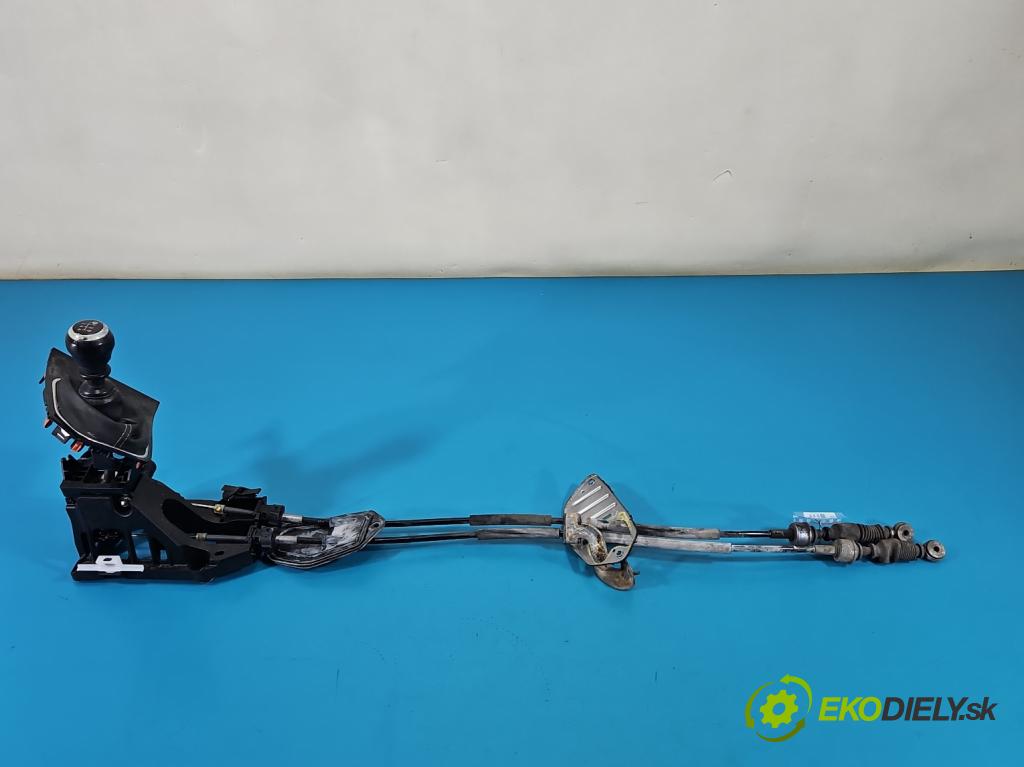 Toyota Auris II 2012-2018 1.6 16V 132  HP manual 97 kW 1598 cm3 5- Páka: Změny: stupeň,rýchlosť  (Rýchlostná páka (kulisa))