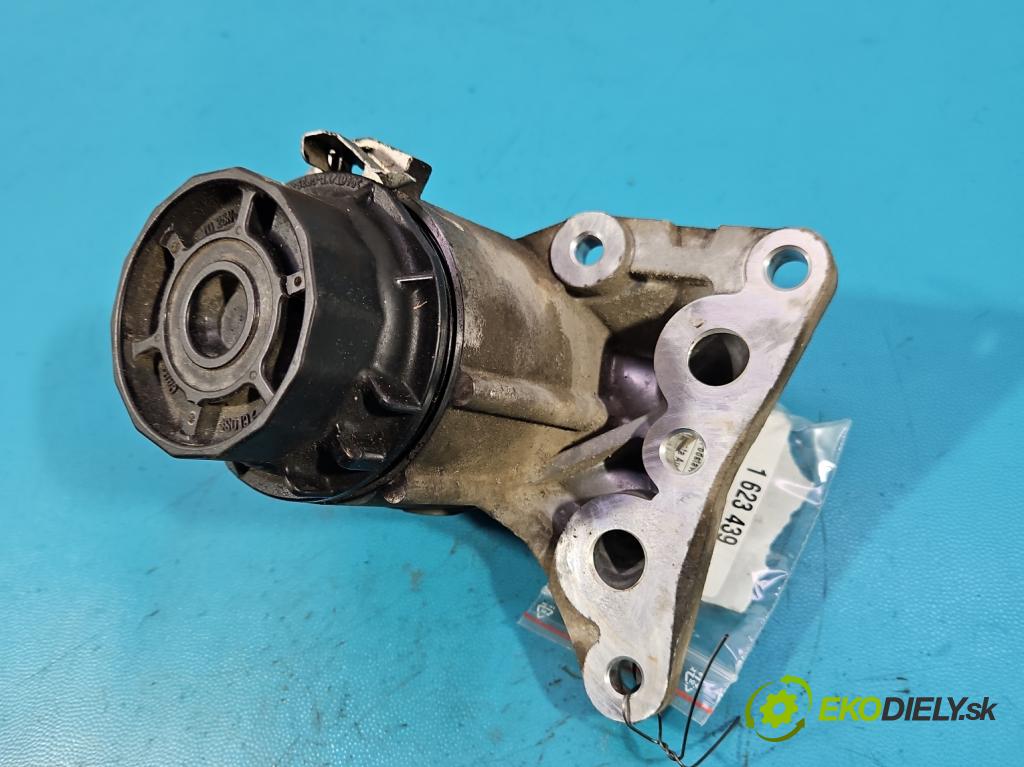 Toyota Auris II 2012-2018 1.6 16V 132 hp manual 97 kW 1598 cm3 5- Základ: filtra olej:  (Kryt olejového filtru)