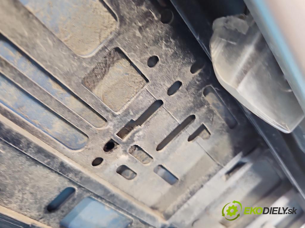 Citroen C3 I 2002-2009 1.6 16V 109 HP manual 80 kW 1587 cm3 5- zadna kufor  (Kapota zadná (kufor))
