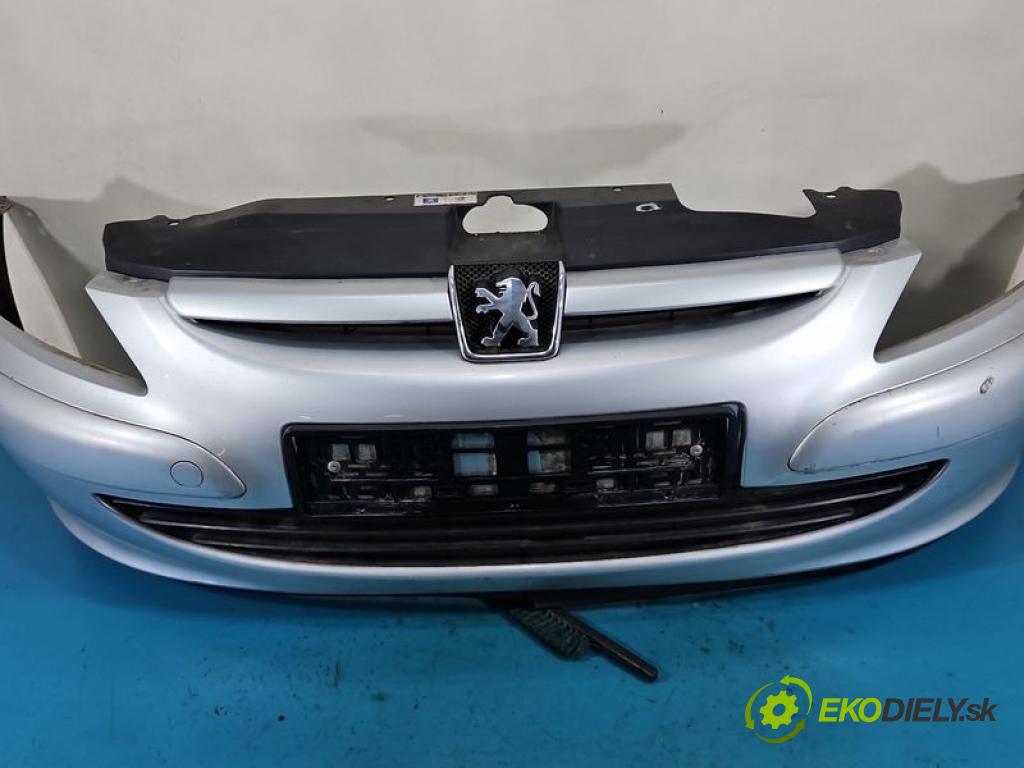 Peugeot 307 2.0 hdi 90 hp manual 66 kW 1997 cm3 5- nárazník přední  (Klika dveří ostatní)