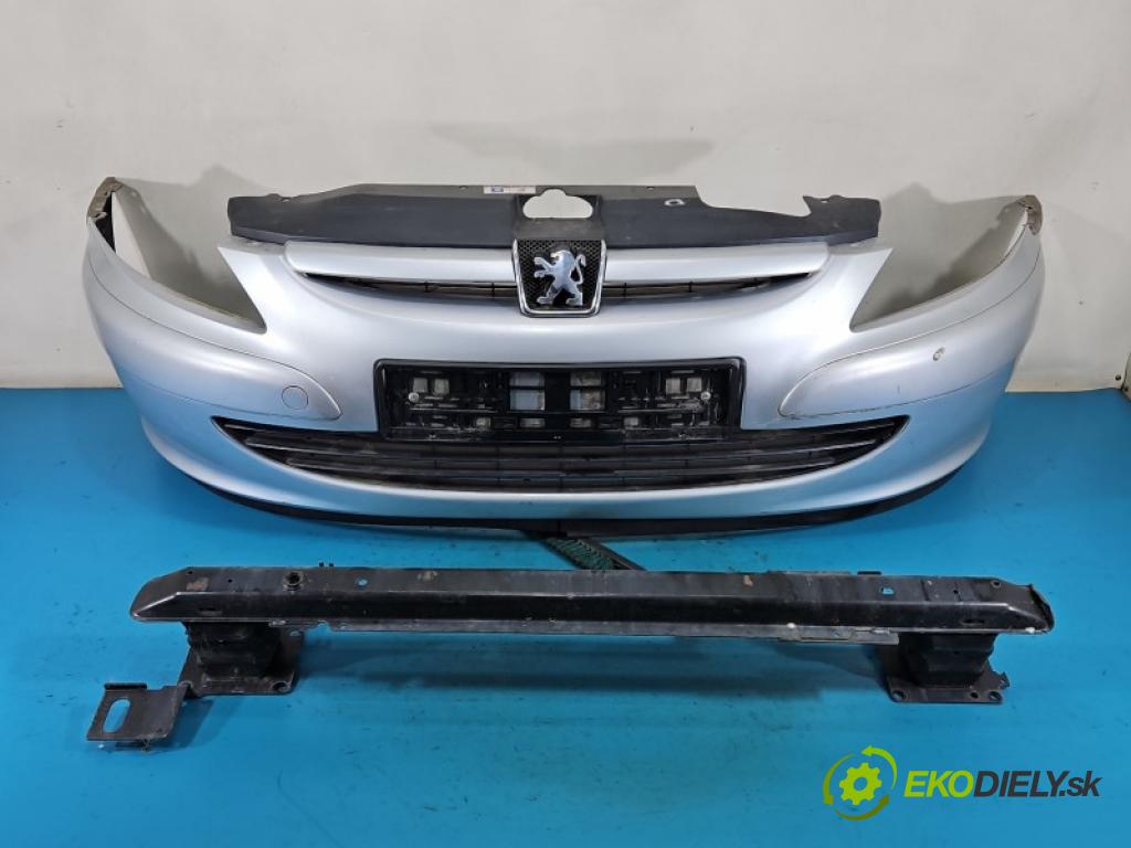 Peugeot 307 2.0 hdi 90 hp manual 66 kW 1997 cm3 5- nárazník přední  (Klika dveří ostatní)
