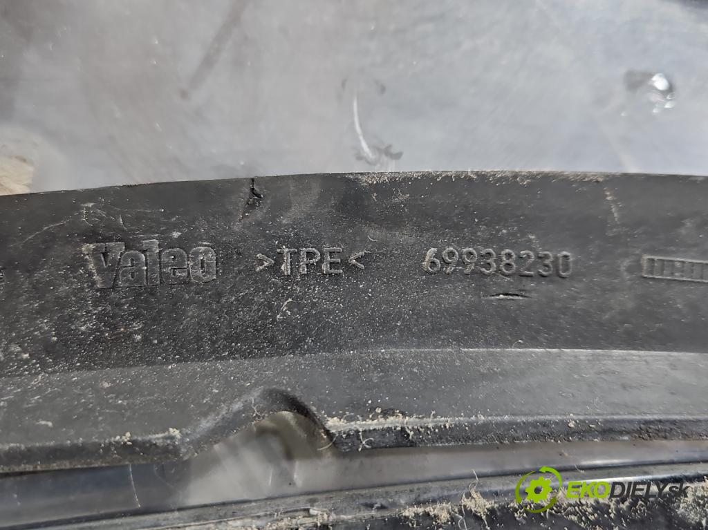Audi A4 B6 2000-2004 2.5 tdi 163 HP automatic 120 kW 2496 cm3 5- Reflektor: ľavý 8E0941003F (Kľučka dverí ostatné)