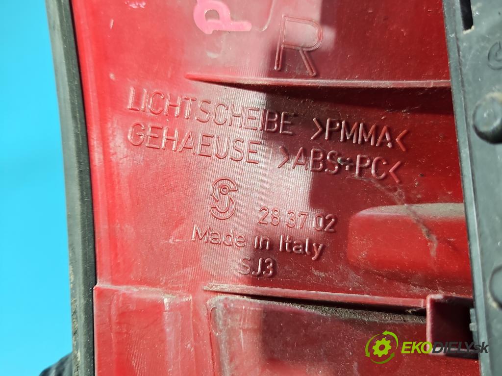 Audi A4 B6 2000-2004 2.5 tdi 163 HP automatic 120 kW 2496 cm3 5- svetlo / reflektor zadné pravé blatník