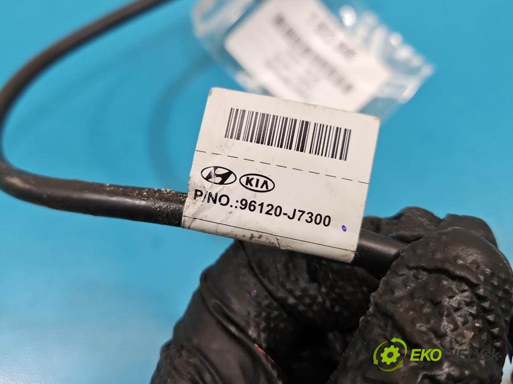 Kia Ceed III 2018- 1.6 CRDI 116 HP manual 85 kW 1598 cm3 5- zásuvka USB 96120-J7300