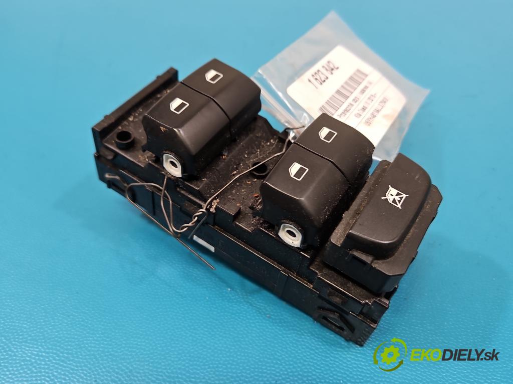 Kia Ceed III 2018- 1.6 CRDI 116 HP manual 85 kW 1598 cm3 5- prepínač okien spätných zrkadiel 93570-J7200